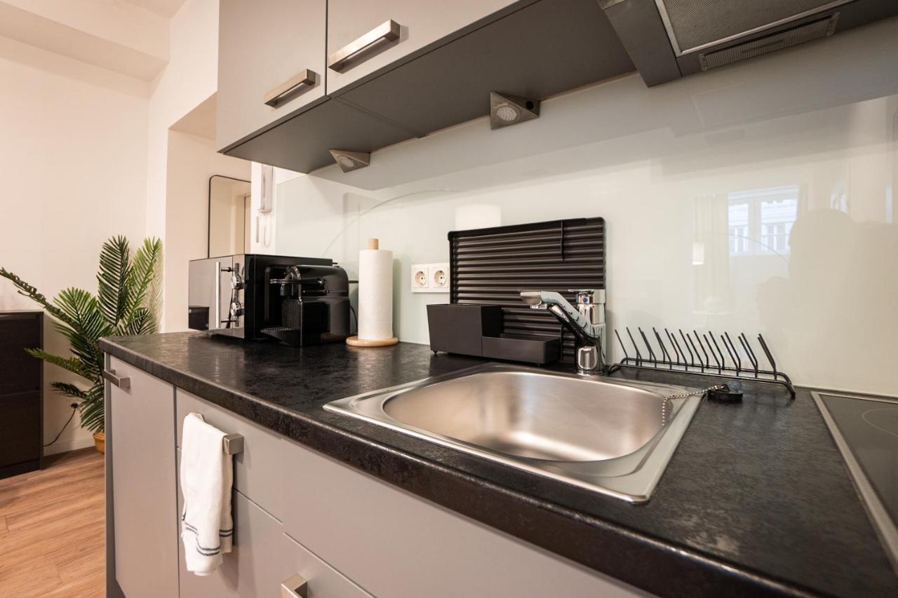 Stylish Apartment With Dedicated Working Space And Super King-Size Bed Located Between City Centre And Donau River Βιέννη Εξωτερικό φωτογραφία